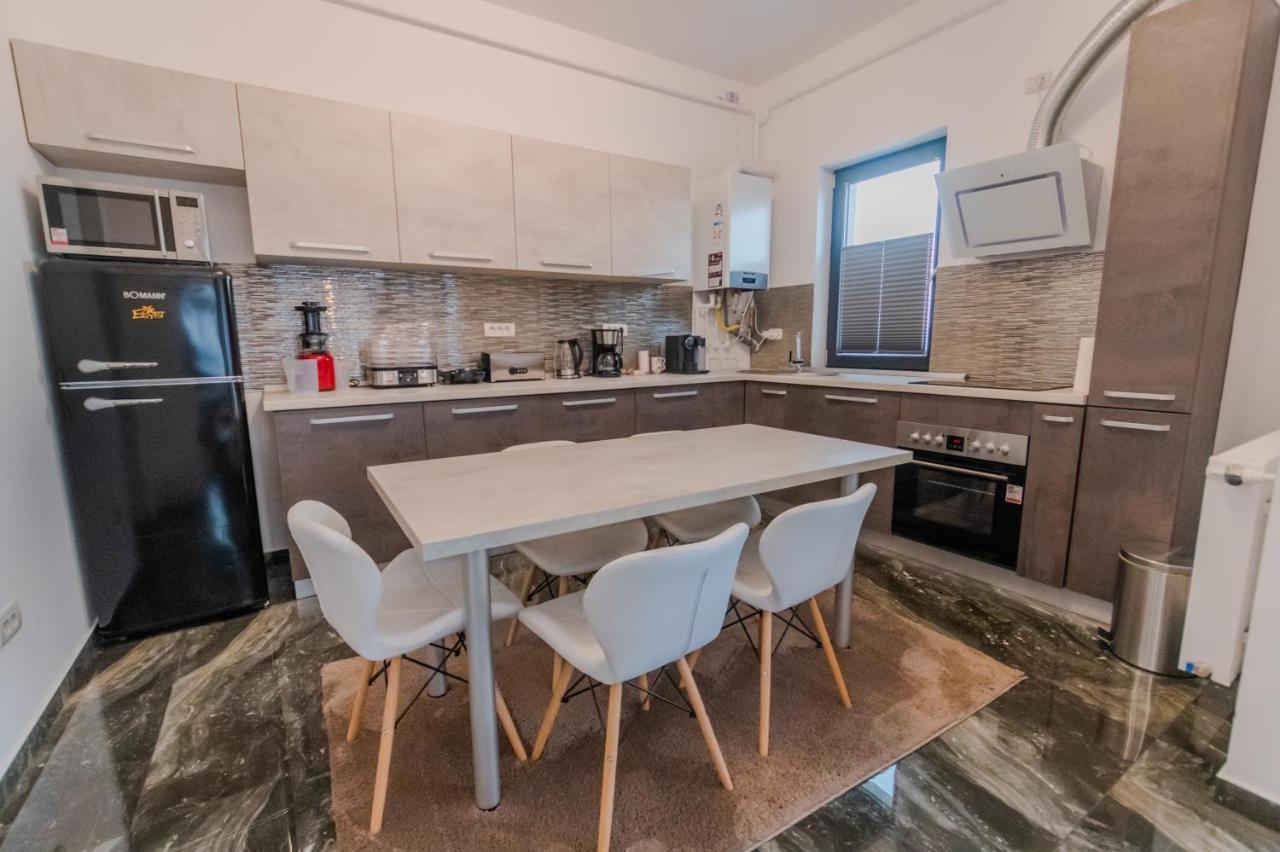 Penthouse Luxury Falticeni Bagian luar foto