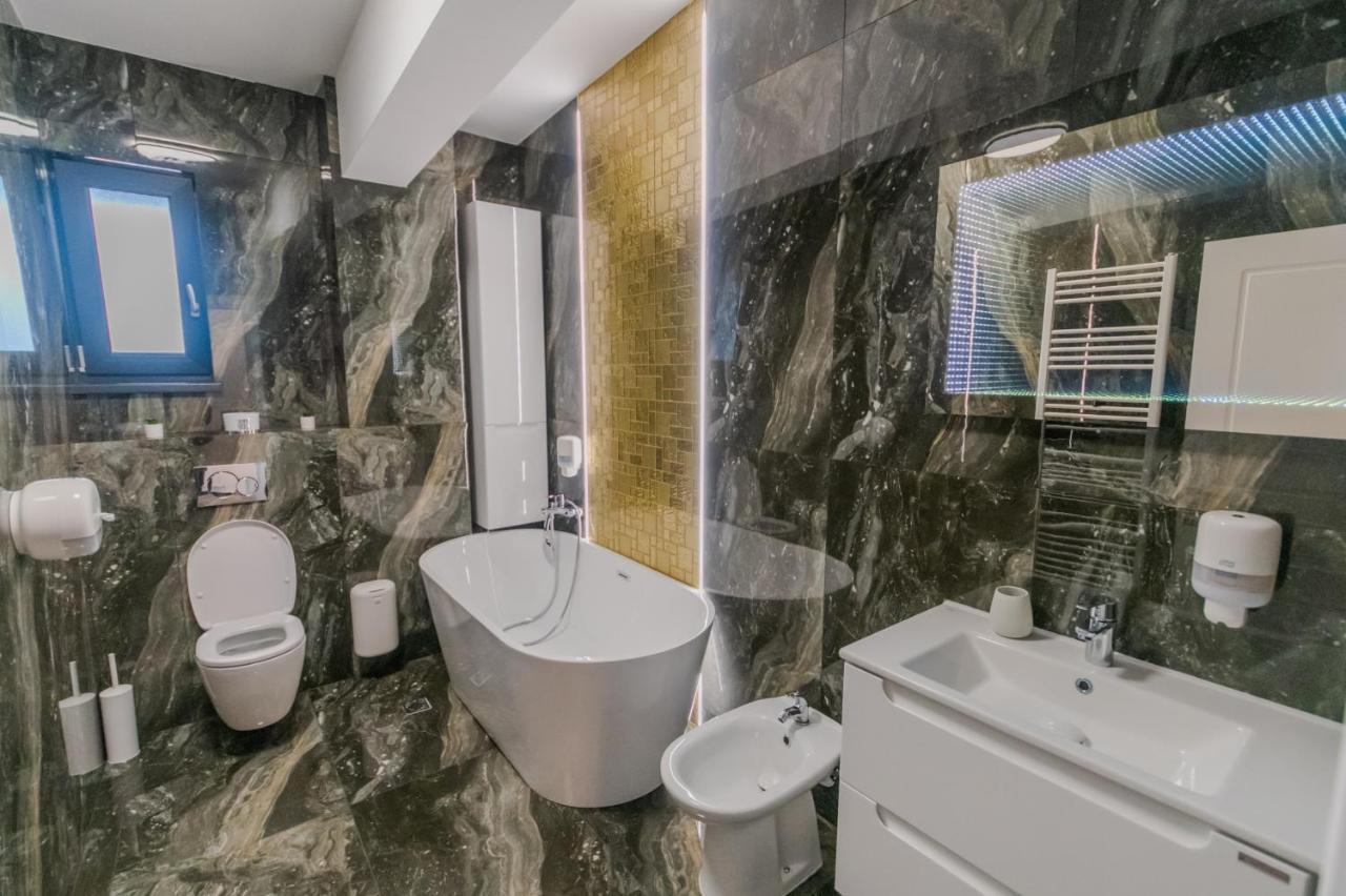 Penthouse Luxury Falticeni Bagian luar foto