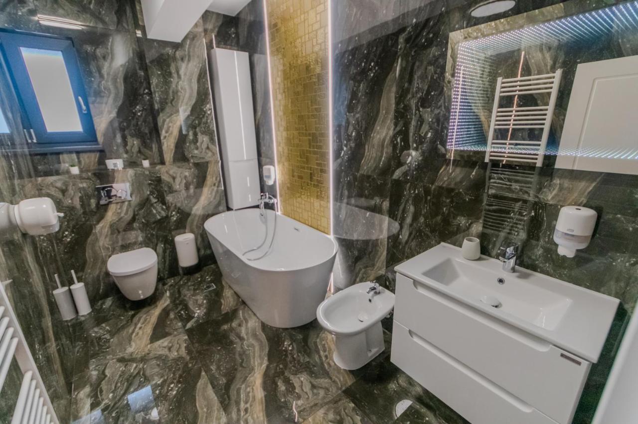 Penthouse Luxury Falticeni Bagian luar foto