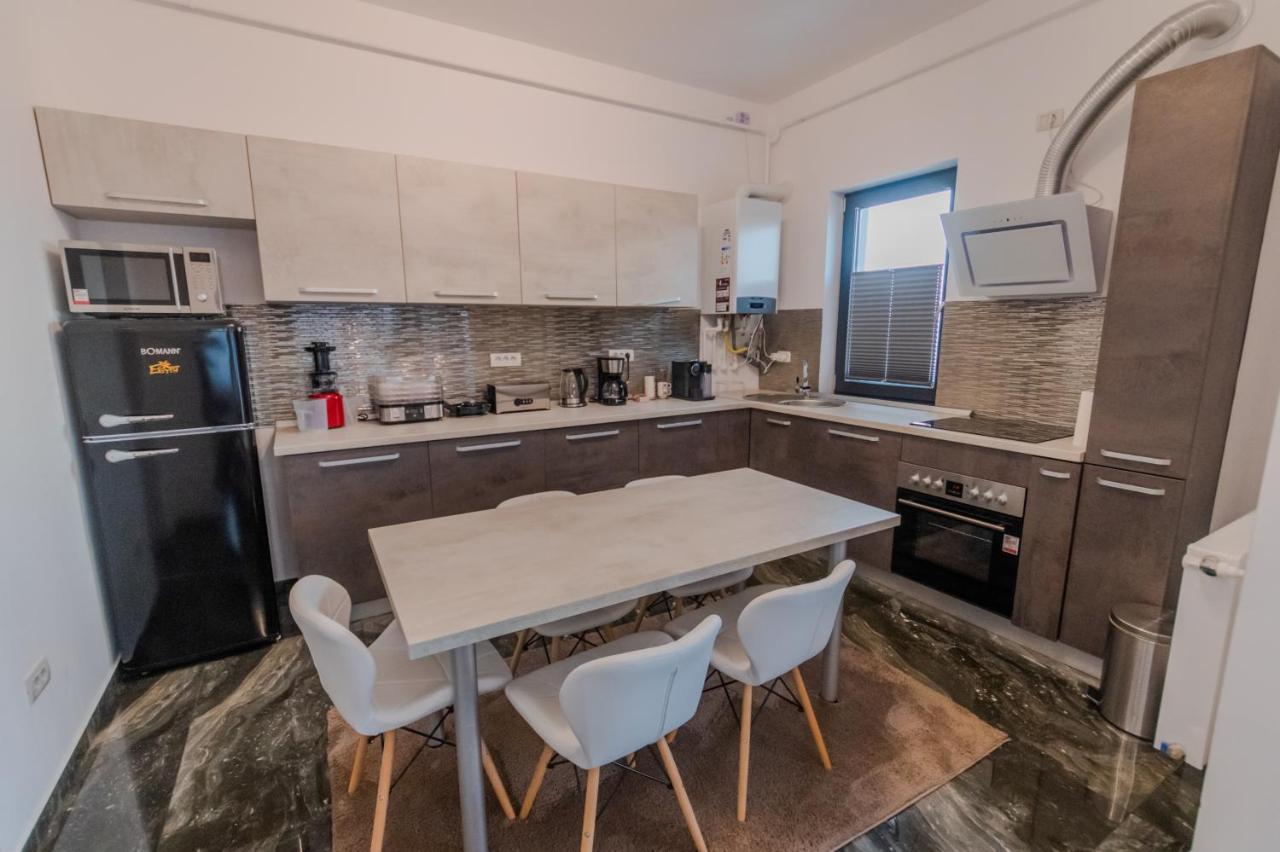 Penthouse Luxury Falticeni Bagian luar foto