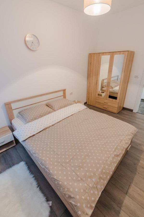 Penthouse Luxury Falticeni Bagian luar foto