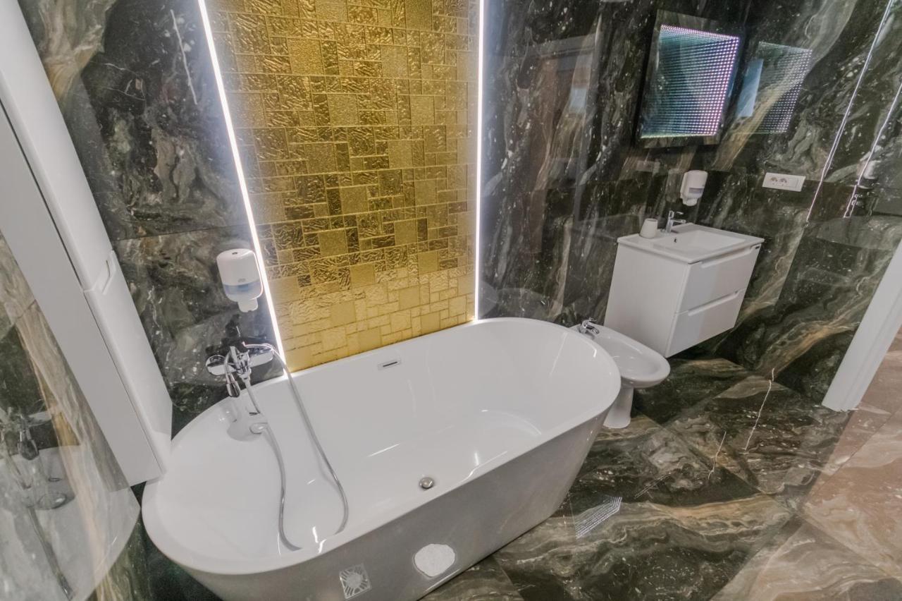 Penthouse Luxury Falticeni Bagian luar foto